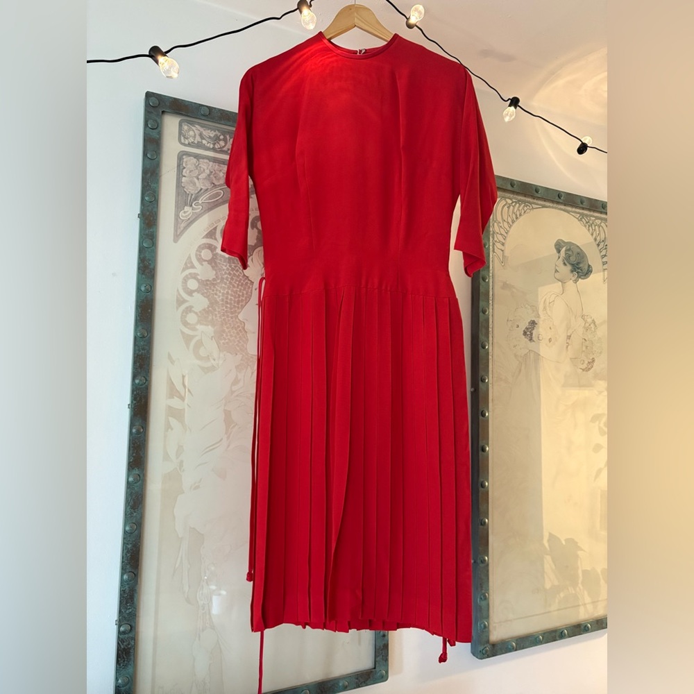Elegant Vintage Red Pleated Dress